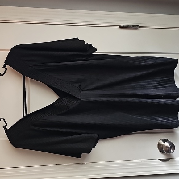 Daytrip Tops - Daytrip Womens nwots Large striped gorgeous black blouse. Sexy Deep Vneck